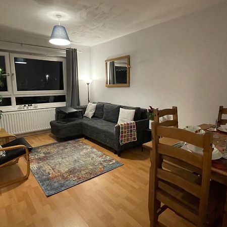 Cosy Flat For 4, Family Friendly, Private Parking, Close To Central London Exteriör bild