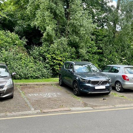Cosy Flat For 4, Family Friendly, Private Parking, Close To Central London Exteriör bild