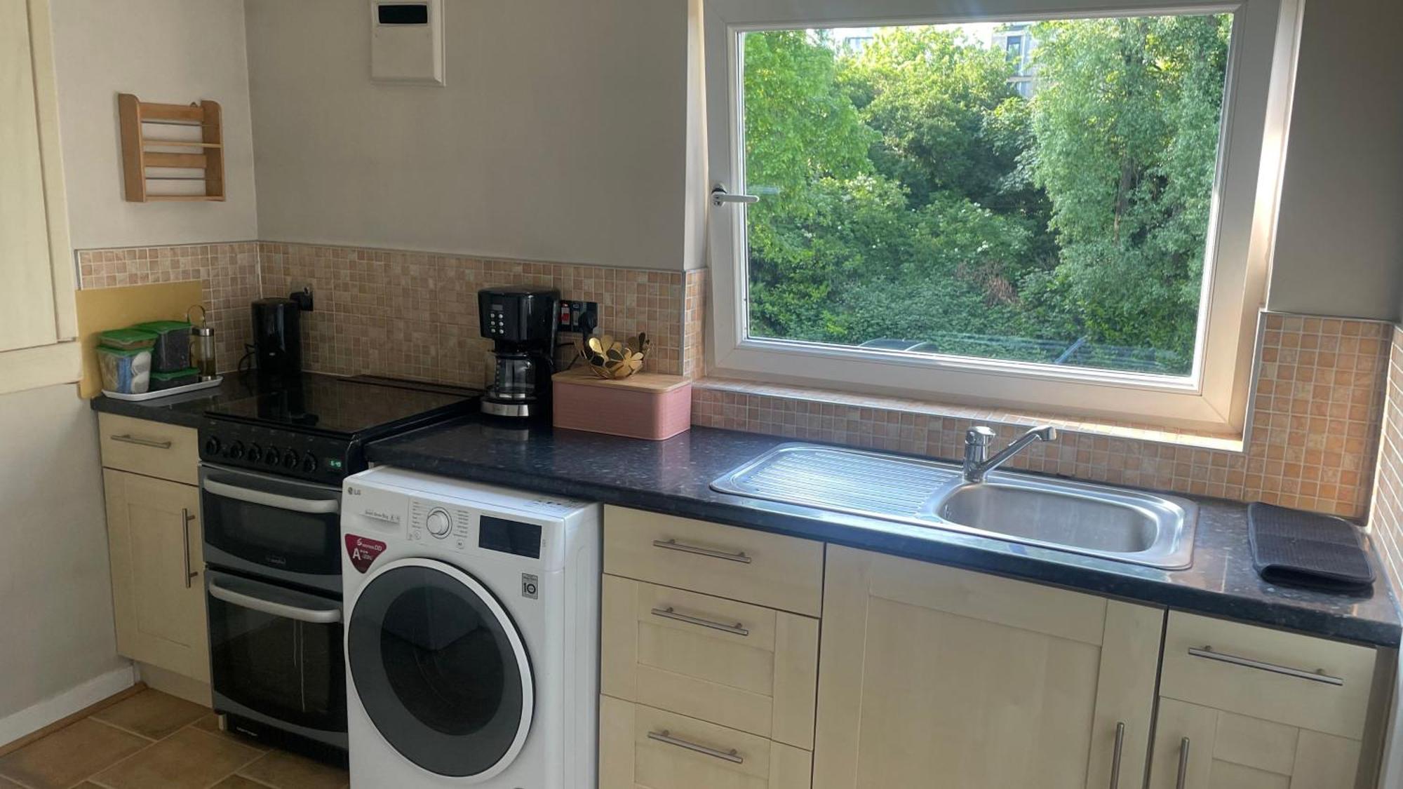 Cosy Flat For 4, Family Friendly, Private Parking, Close To Central London Exteriör bild