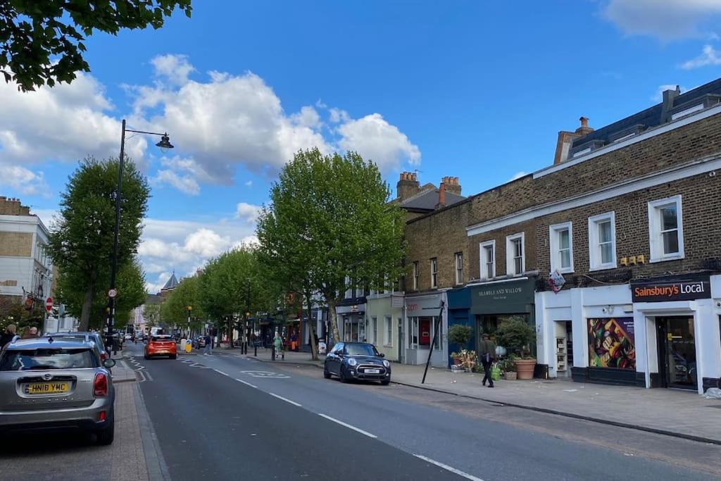 Cosy Flat For 4, Family Friendly, Private Parking, Close To Central London Exteriör bild