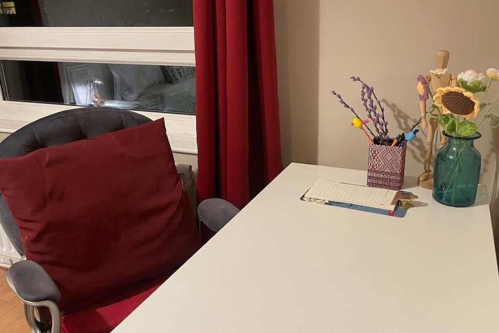 Cosy Flat For 4, Family Friendly, Private Parking, Close To Central London Exteriör bild