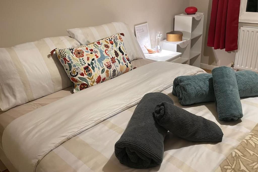 Cosy Flat For 4, Family Friendly, Private Parking, Close To Central London Exteriör bild