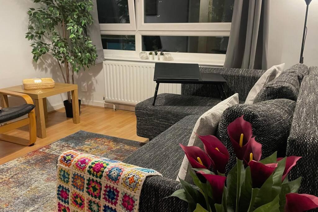 Cosy Flat For 4, Family Friendly, Private Parking, Close To Central London Exteriör bild