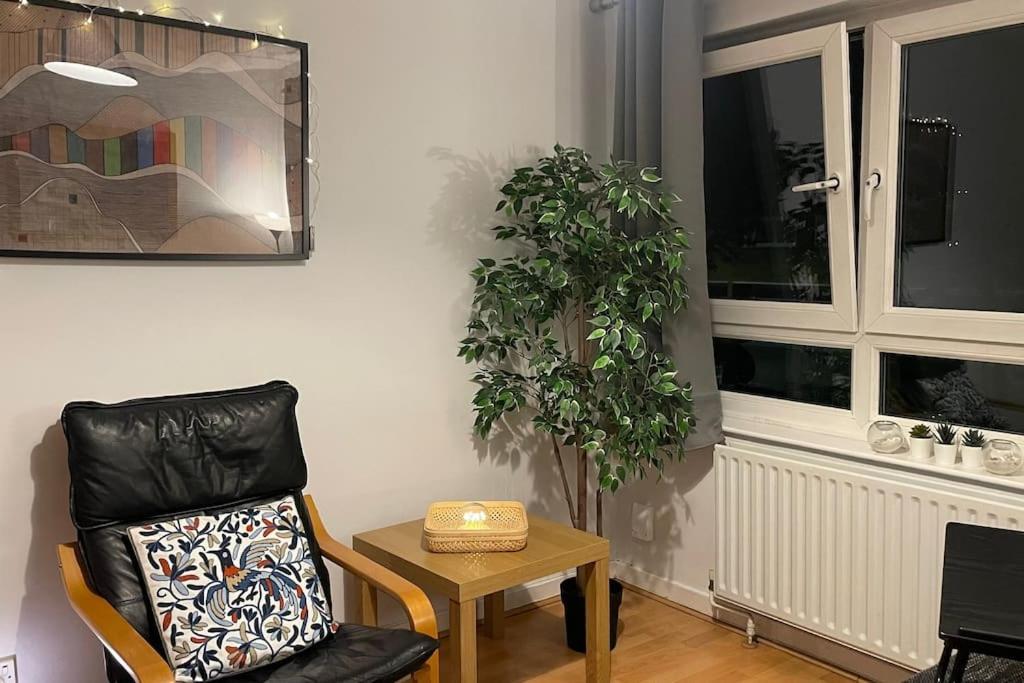 Cosy Flat For 4, Family Friendly, Private Parking, Close To Central London Exteriör bild